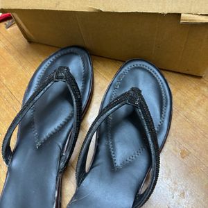 BLACK SHINY CHAPPAL