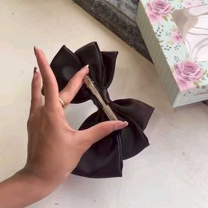 Black Bow Clip