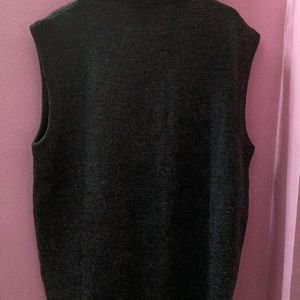 SLEEVELESS WINTER SWEATER