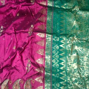 A Beautiful Elegant Design Silk Saree With Blouse