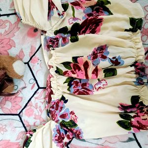 Pretty Crop Top| Koren Puffed Sleeves | Pinterest