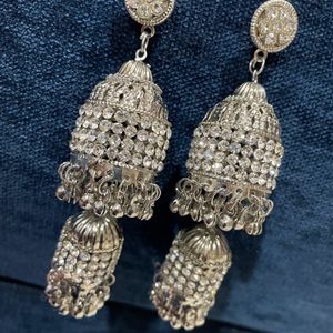 Combo Of 2 Jhumkas Gold And Silver.