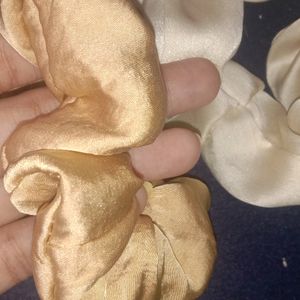 GOLDEN AND WHITE SCRUNCHIE