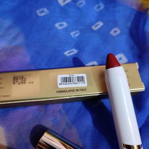 Myglamm Perfect Curves Moisturizing Matt Crayon