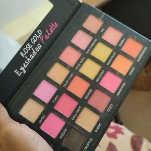 Medium Eyeshadow Palette