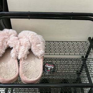 Metal slipper stand