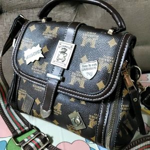 Imported Oathaso Moshoino Sling Bag 🛍️🛍️💰💰