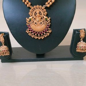 Shimmering Gold Plated Jewelry Set