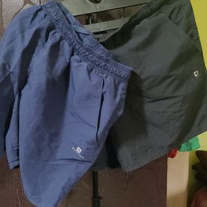 Pack Of 2 Shorts Size 32. M Women