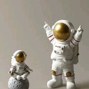 Austronaut Statue For Home Decor