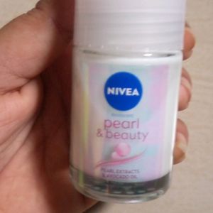 Nivea Pearl & Beauty Underarm Roll On