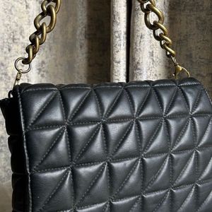 Zara Quilted Chunky Chain Shoulder Bag.