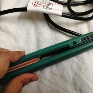 Vega Ceramic Coated Plates Straightener