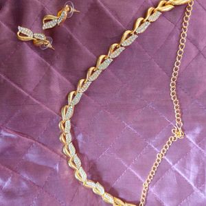 Golden Jewellery Set With Earrings