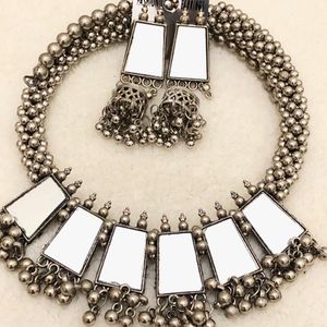 Choker With Earing