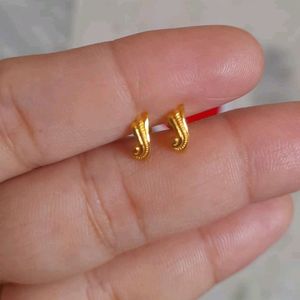 18crt Gold Earrings