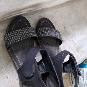 Black Sandle