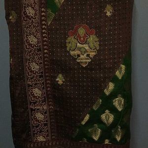 Floral Printed Saree, With Contrast Border.