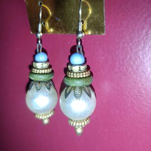 White Stone Earing