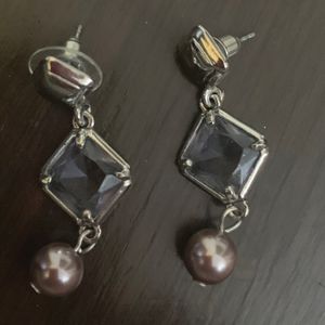 Good Quality Light Weight Black/Gray Earrings