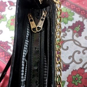 Black Shiny Sling Bag🖤