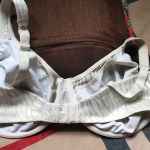 UK 40D 2 Bra Black And White