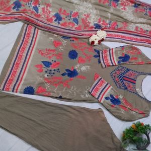 Pakistani Lawn Suit Set