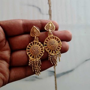 Totally New Golden Necklace With Earrings