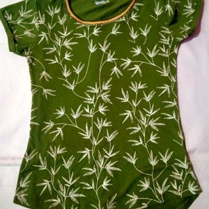 Girls Fitting T-Shirt