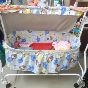 Babyhug Cradle