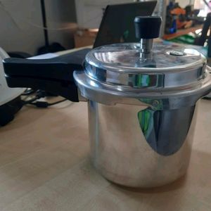 Pigeon Outer Lid Aluminium Cooker 5.5l With Tag