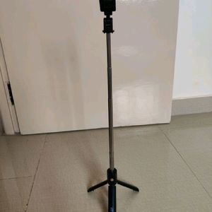 Bluetooth extendable selfie stick with Wireless remote and tripod stand