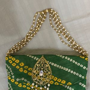 Beautiful Purse Is Back