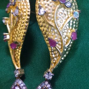 Golden Earing With Diamond Stones