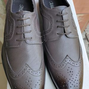 Size 6 Leather Shoe