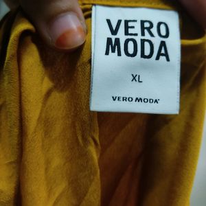 Cold Shoulder Top Vero Moda