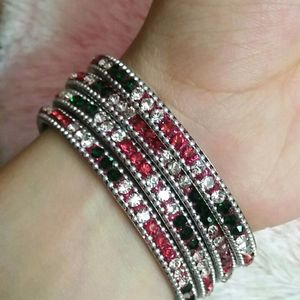 A Cute Bangles Set