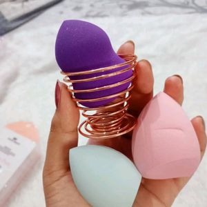 Set Of Three Beauty Blenders With Stand