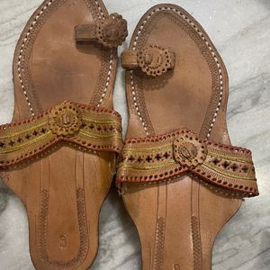 Women Kolhapuri Sandals