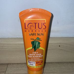 Lotus Herbal SPF 40 Sunscreen