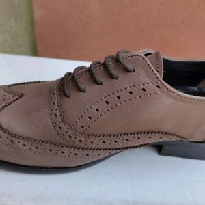 Size 6 Leather Brogue Shoe