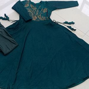 Naira Cut Ethnic Gown