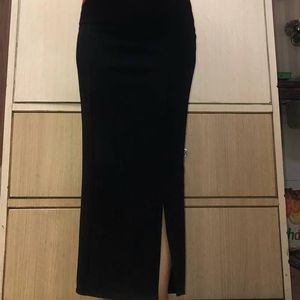 Black Solid Stretchable Midi Skirt