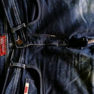 Selling An Almost Brand New Jeans Of Levi's.