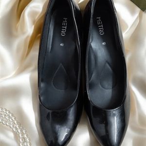 Metro Black formal pumps