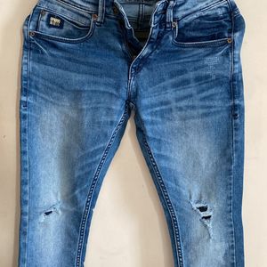 Distressed  Demin Jeans