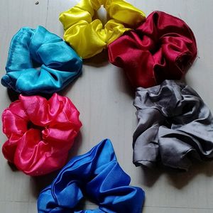 PACK OF 4 SCRUNCHIES 😍@120/-(OFFER VALID FOR TODA