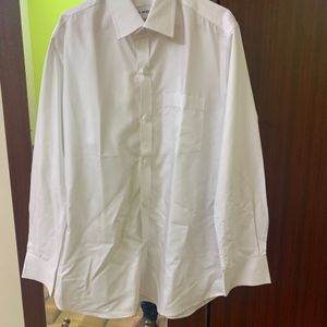 Style Avenue White Shiny Shirt 36