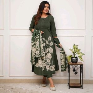 Introducing the stunning Suyash Women Rayon Floral