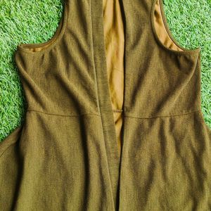 ❗Scullers: Olive green High Low long Top